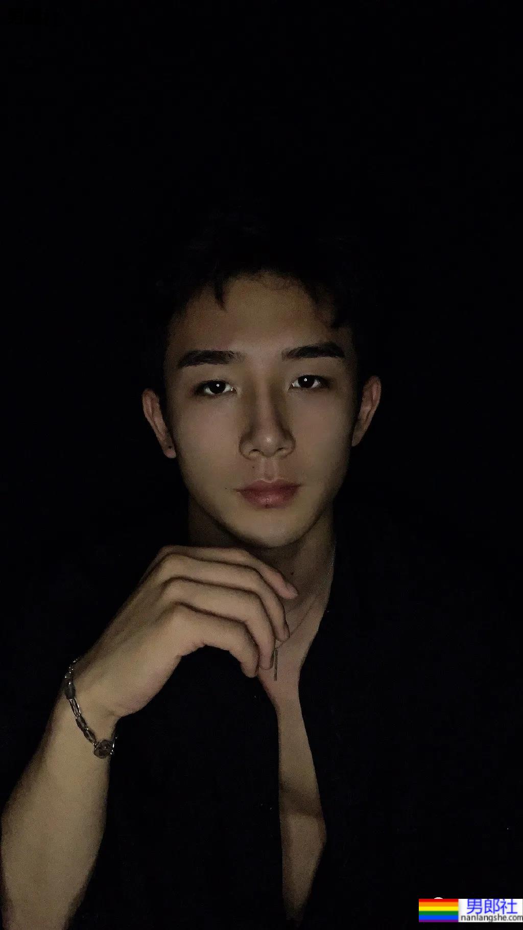 00后武术体育生火了!穿泳裤拍腱子肉写真,好一个翘屁嫩男! - 51虹马 00后武术体育生火了!穿泳裤拍腱子肉写真,好一个翘屁嫩男! - 51虹马