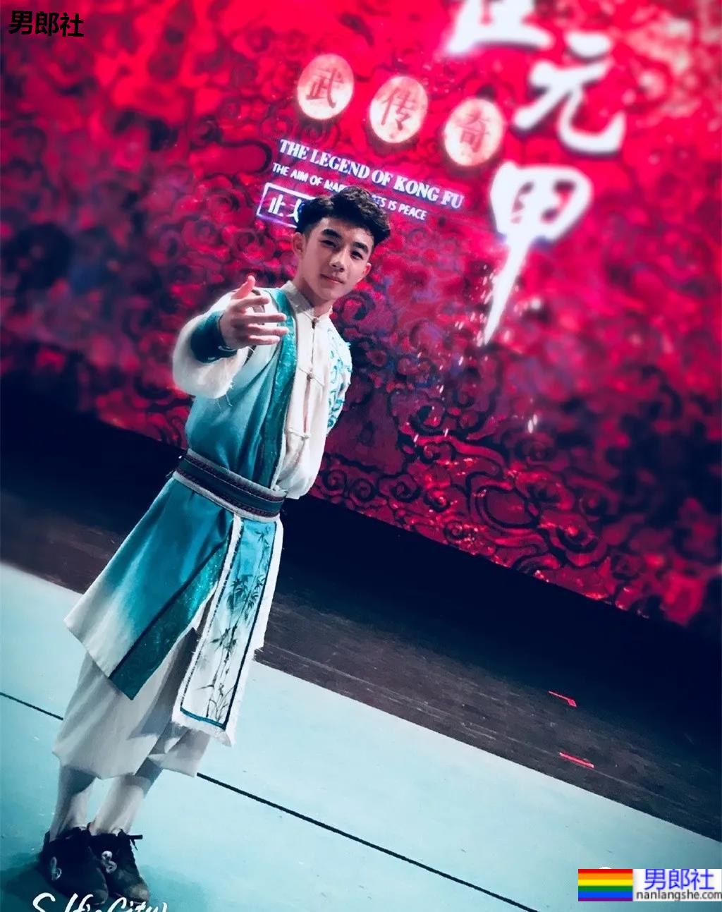 00后武术体育生火了!穿泳裤拍腱子肉写真,好一个翘屁嫩男! - 51虹马 00后武术体育生火了!穿泳裤拍腱子肉写真,好一个翘屁嫩男! - 51虹马