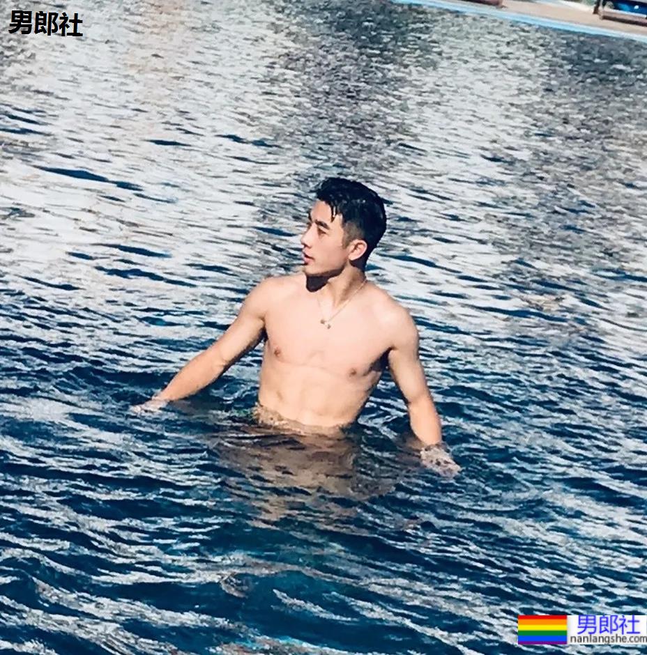 00后武术体育生火了!穿泳裤拍腱子肉写真,好一个翘屁嫩男! - 51虹马 00后武术体育生火了!穿泳裤拍腱子肉写真,好一个翘屁嫩男! - 51虹马