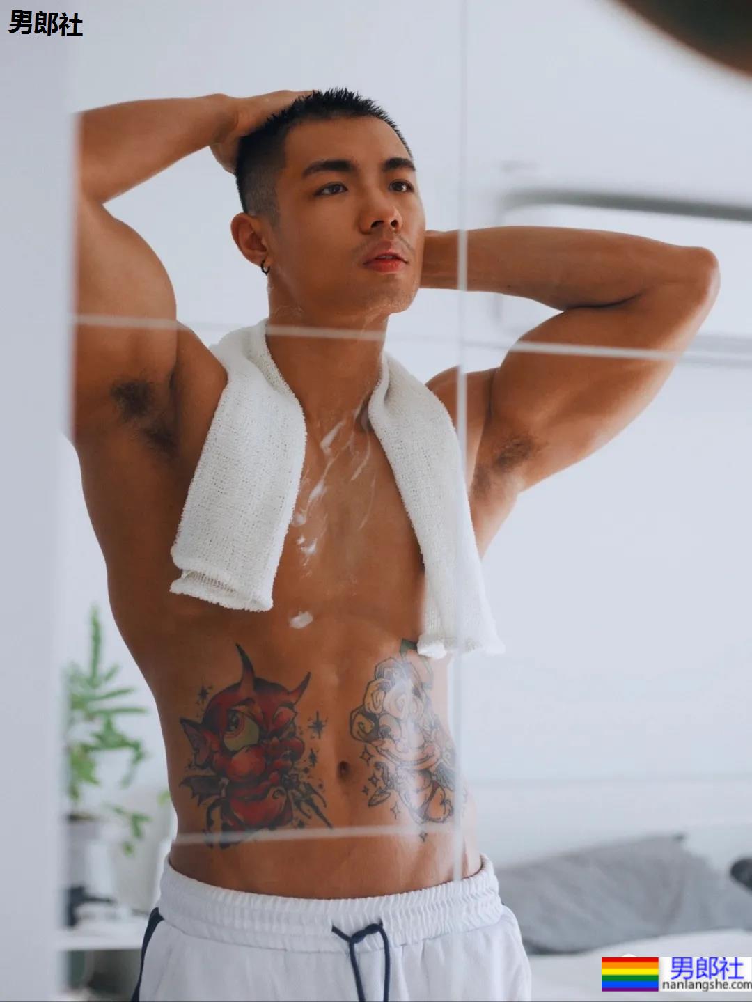 圆寸黑皮体育生，这位小黑哥哥的身材真的超A！ - 51虹马