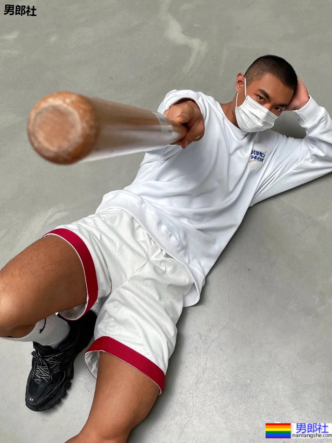 圆寸黑皮体育生，这位小黑哥哥的身材真的超A！ - 51虹马