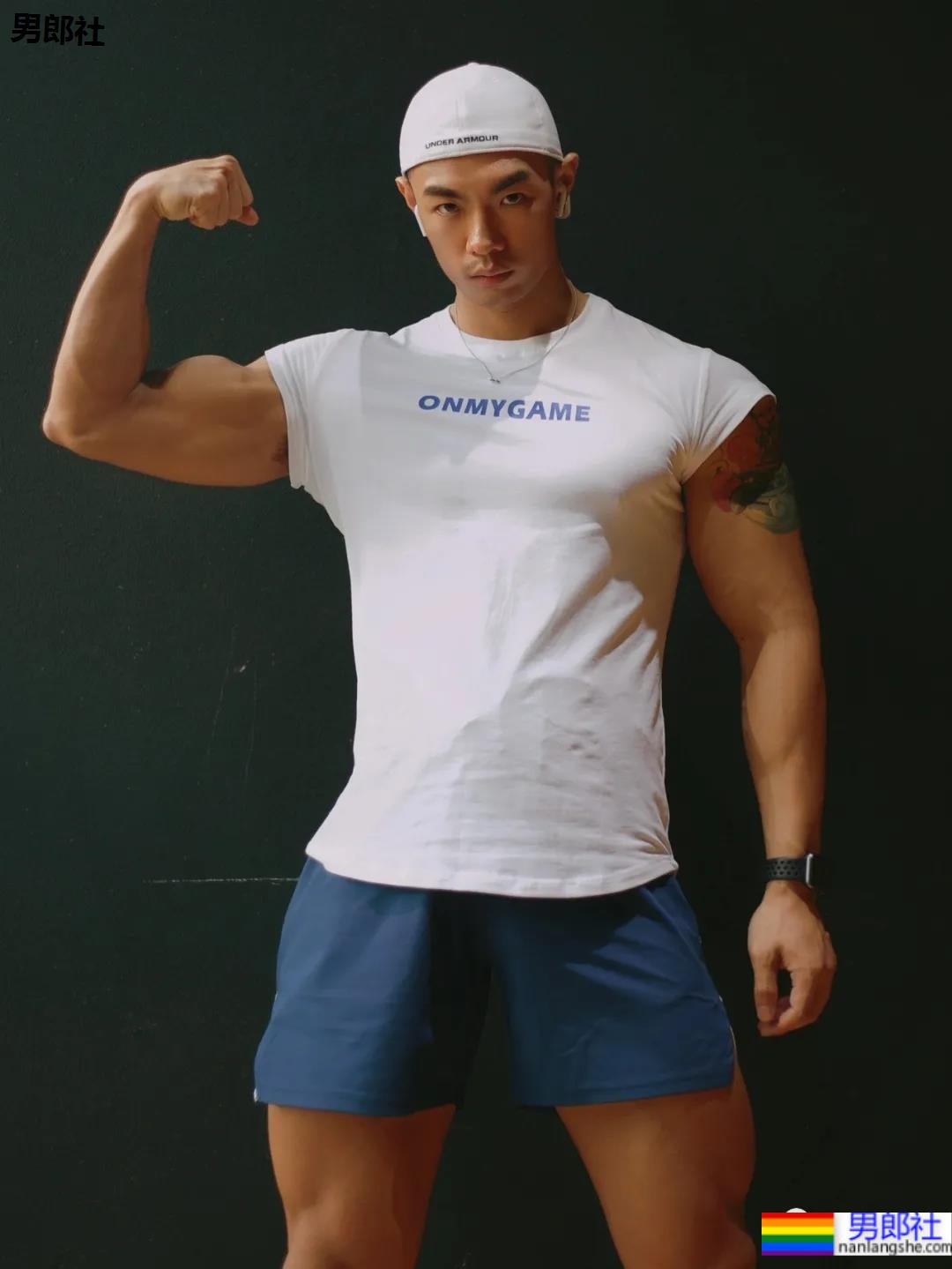 圆寸黑皮体育生，这位小黑哥哥的身材真的超A！ - 51虹马