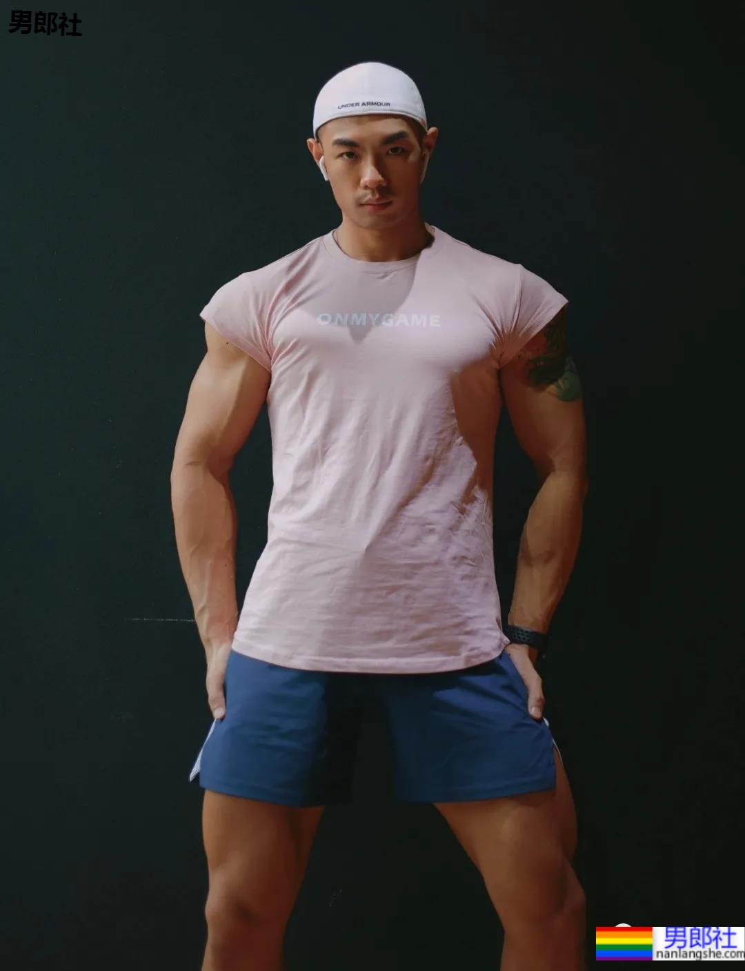 圆寸黑皮体育生，这位小黑哥哥的身材真的超A！ - 51虹马