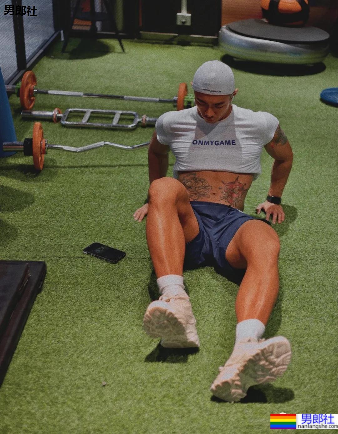 圆寸黑皮体育生，这位小黑哥哥的身材真的超A！ - 51虹马