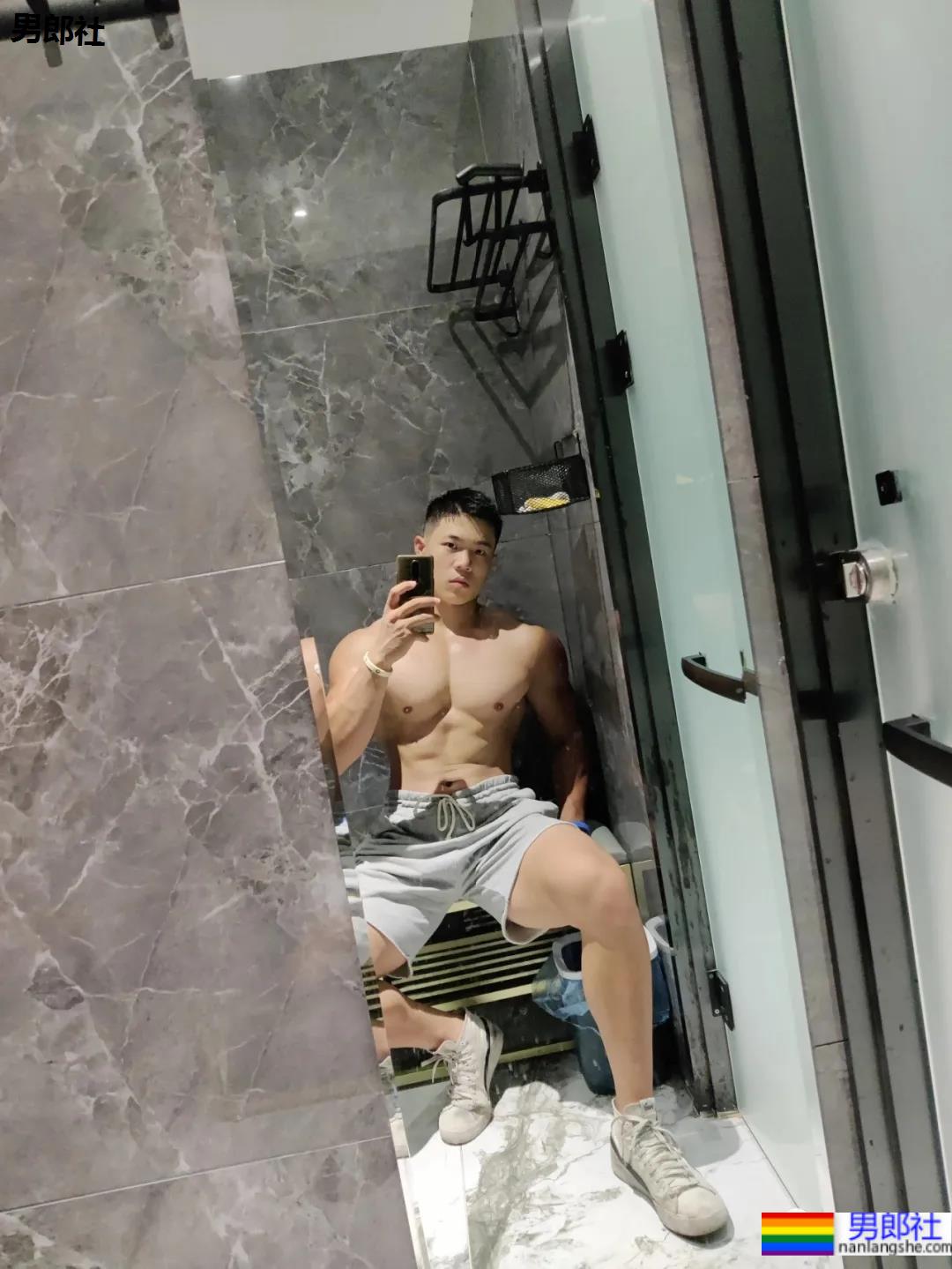 壮壮的筋肉大“胸”弟,颜值身材不输晏人物洪仕晟! - 51虹马 壮壮的筋肉大“胸”弟,颜值身材不输晏人物洪仕晟! - 51虹马