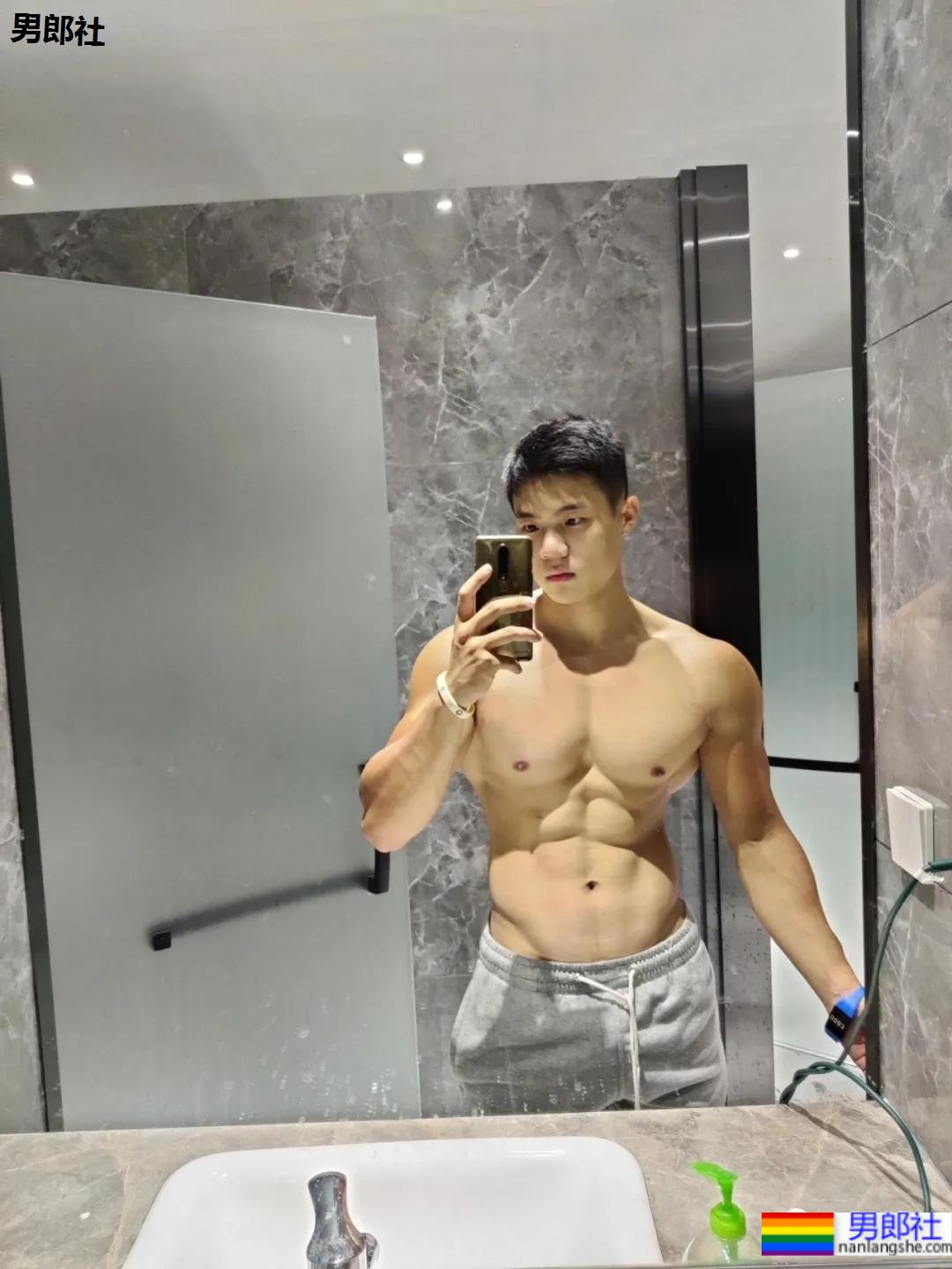 壮壮的筋肉大“胸”弟,颜值身材不输晏人物洪仕晟! - 51虹马 壮壮的筋肉大“胸”弟,颜值身材不输晏人物洪仕晟! - 51虹马