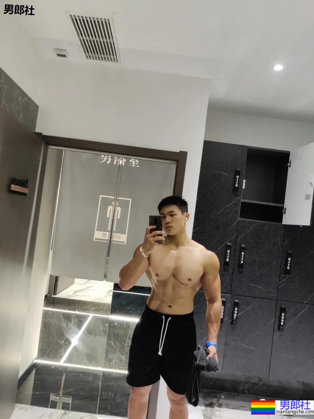 壮壮的筋肉大“胸”弟,颜值身材不输晏人物洪仕晟! - 51虹马 壮壮的筋肉大“胸”弟,颜值身材不输晏人物洪仕晟! - 51虹马