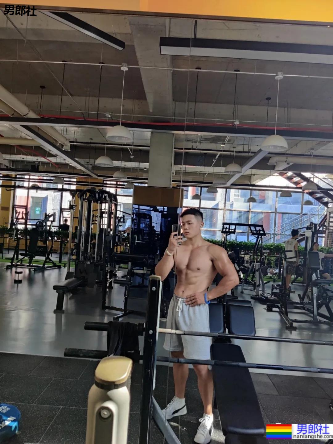 壮壮的筋肉大“胸”弟,颜值身材不输晏人物洪仕晟! - 51虹马 壮壮的筋肉大“胸”弟,颜值身材不输晏人物洪仕晟! - 51虹马