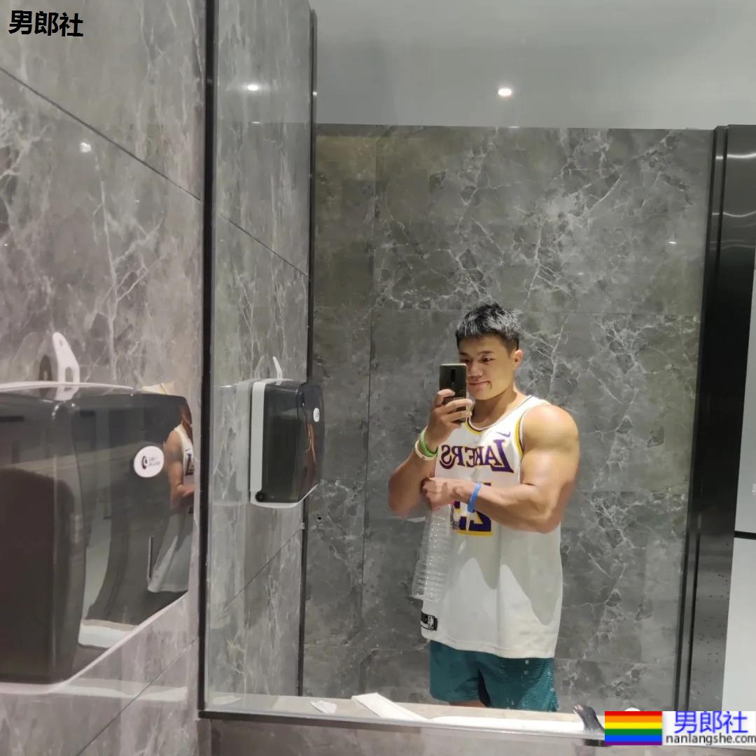 壮壮的筋肉大“胸”弟,颜值身材不输晏人物洪仕晟! - 51虹马 壮壮的筋肉大“胸”弟,颜值身材不输晏人物洪仕晟! - 51虹马