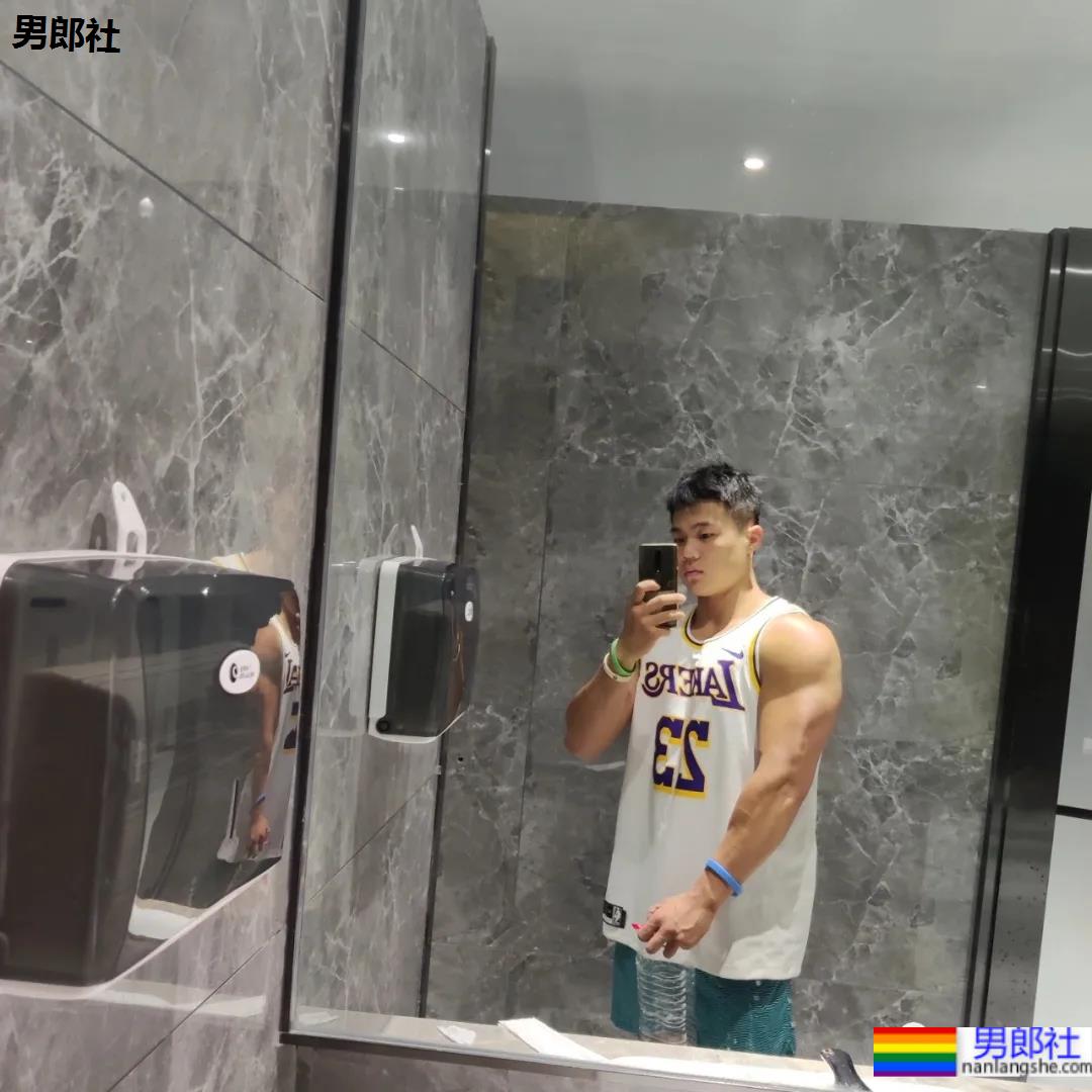 壮壮的筋肉大“胸”弟,颜值身材不输晏人物洪仕晟! - 51虹马 壮壮的筋肉大“胸”弟,颜值身材不输晏人物洪仕晟! - 51虹马