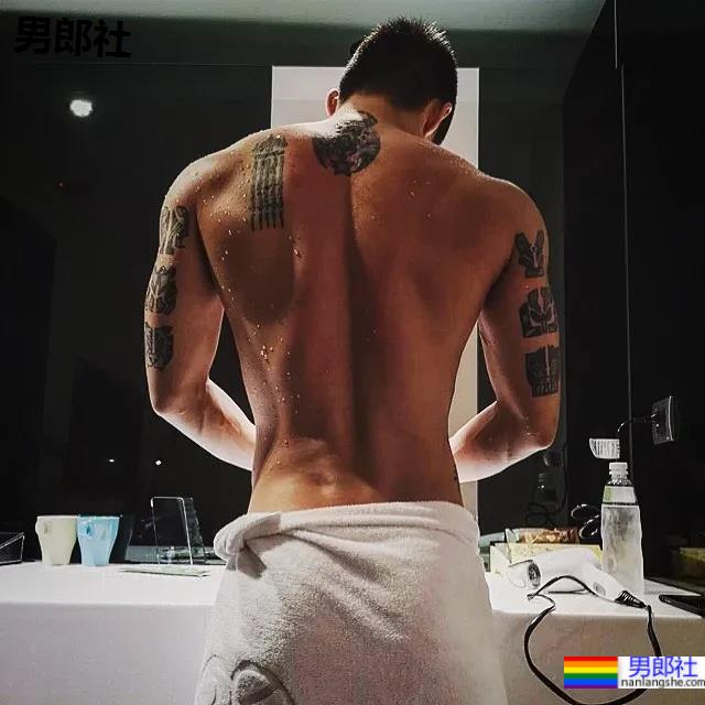 肌肉咖啡师小哥火了,网友:想尝尝他的牛奶特调! - 51虹马 肌肉咖啡师小哥火了,网友:想尝尝他的牛奶特调! - 51虹马