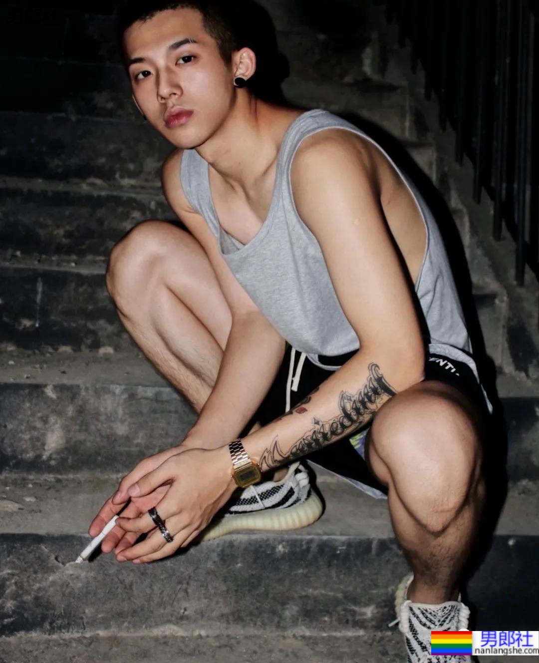 这位寸头男孩颜值也太能打了吧！-51虹马