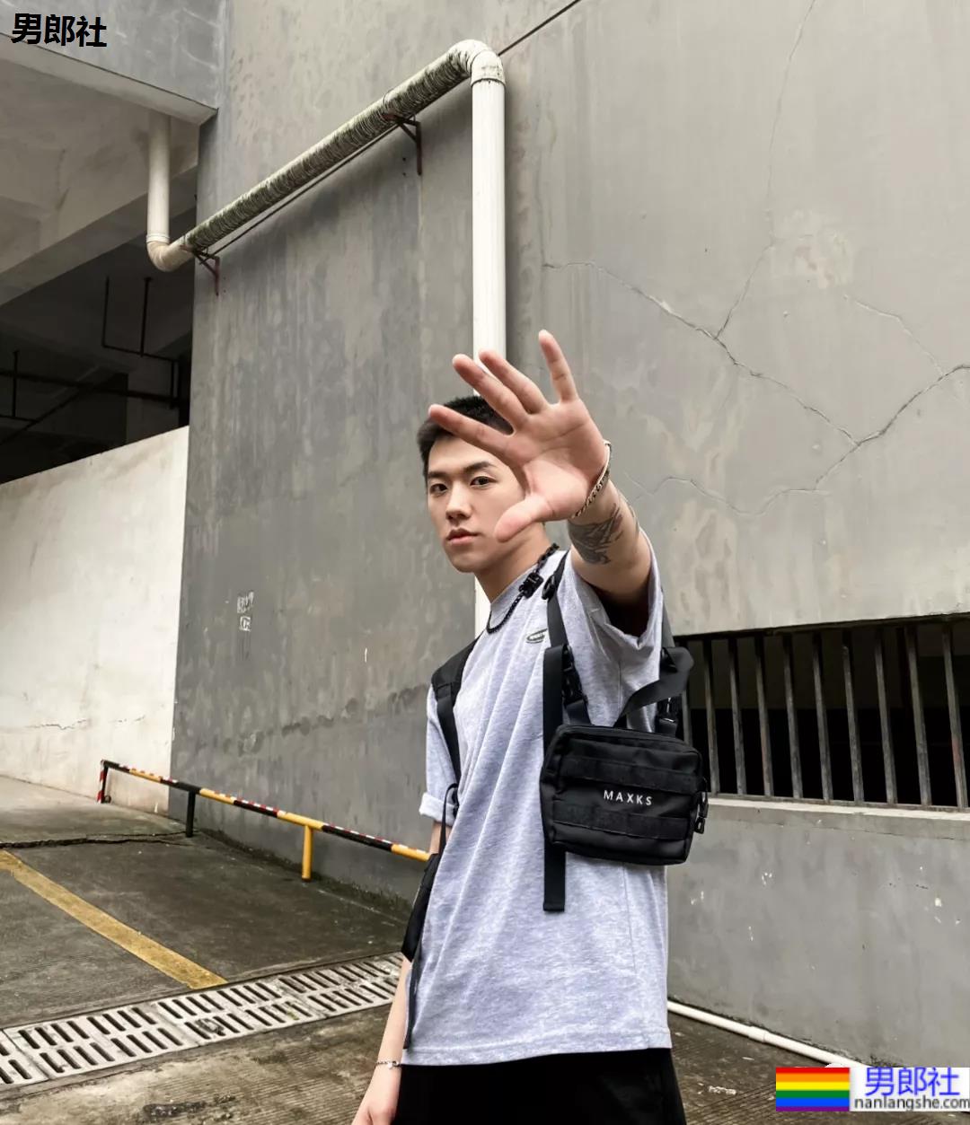 这位寸头男孩颜值也太能打了吧！ - 51虹马