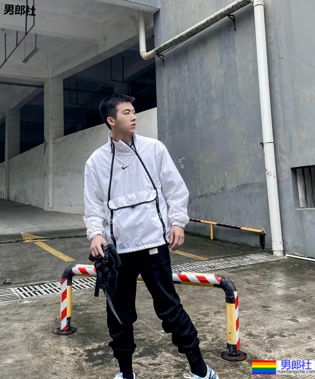 这位寸头男孩颜值也太能打了吧！ - 51虹马