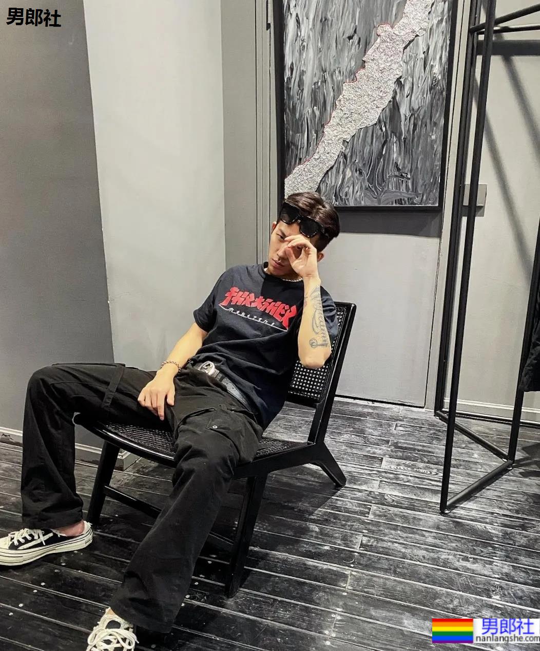 这位寸头男孩颜值也太能打了吧！ - 51虹马