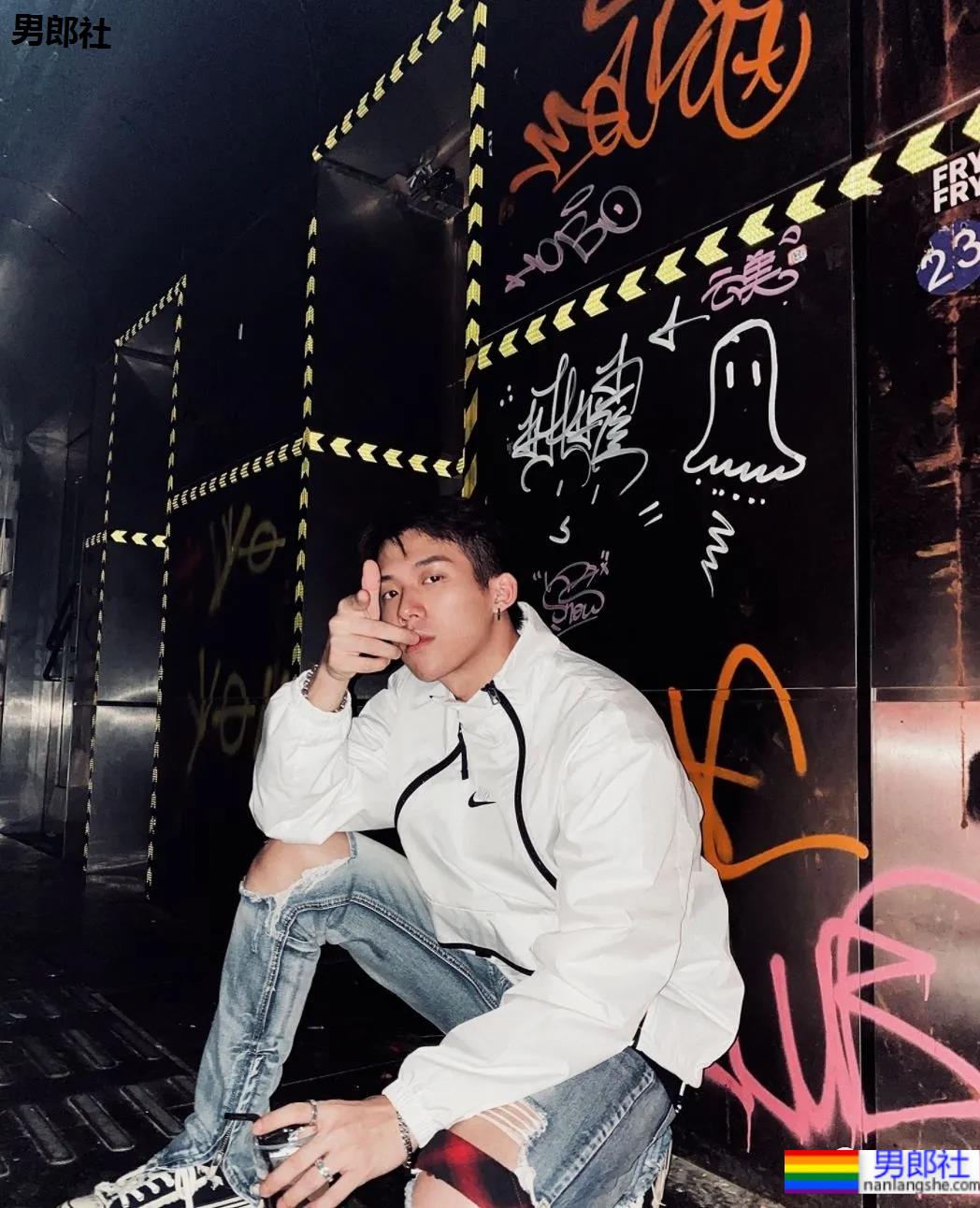 这位寸头男孩颜值也太能打了吧！ - 51虹马