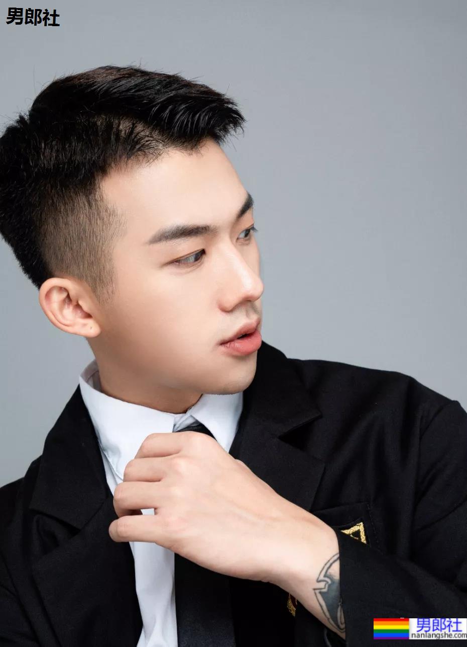 这位寸头男孩颜值也太能打了吧！ - 51虹马