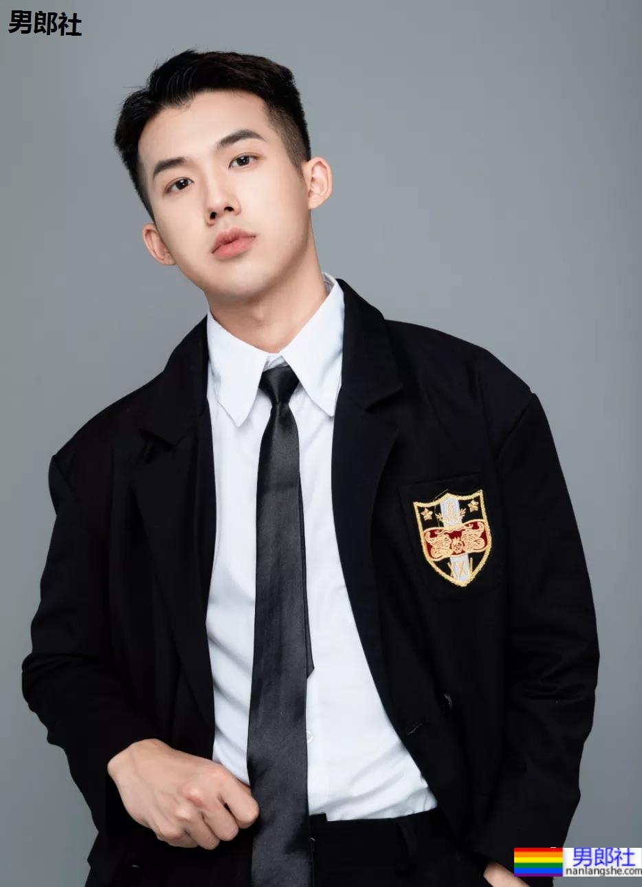 这位寸头男孩颜值也太能打了吧！ - 51虹马