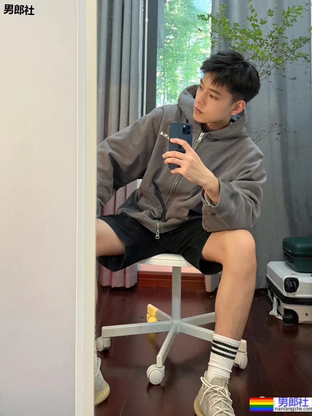 重庆阳光干净的奶狗小哥哥,他把少年感拉满了! - 51虹马 重庆阳光干净的奶狗小哥哥,他把少年感拉满了! - 51虹马