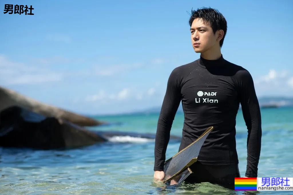 李现穿紧身潜水服秀肌肉视频火了！“现男友”最全腹肌照一览，可收藏！ - 51虹马