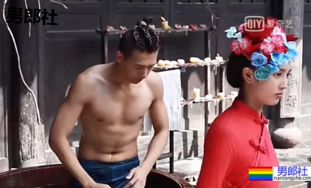 李现穿紧身潜水服秀肌肉视频火了！“现男友”最全腹肌照一览，可收藏！ - 51虹马