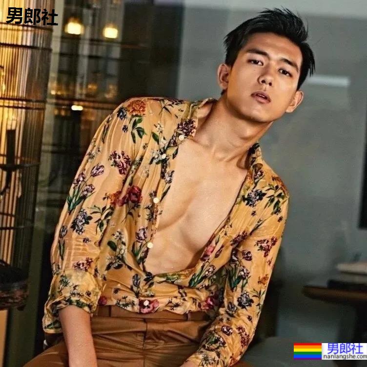 李现穿紧身潜水服秀肌肉视频火了！“现男友”最全腹肌照一览，可收藏！ - 51虹马