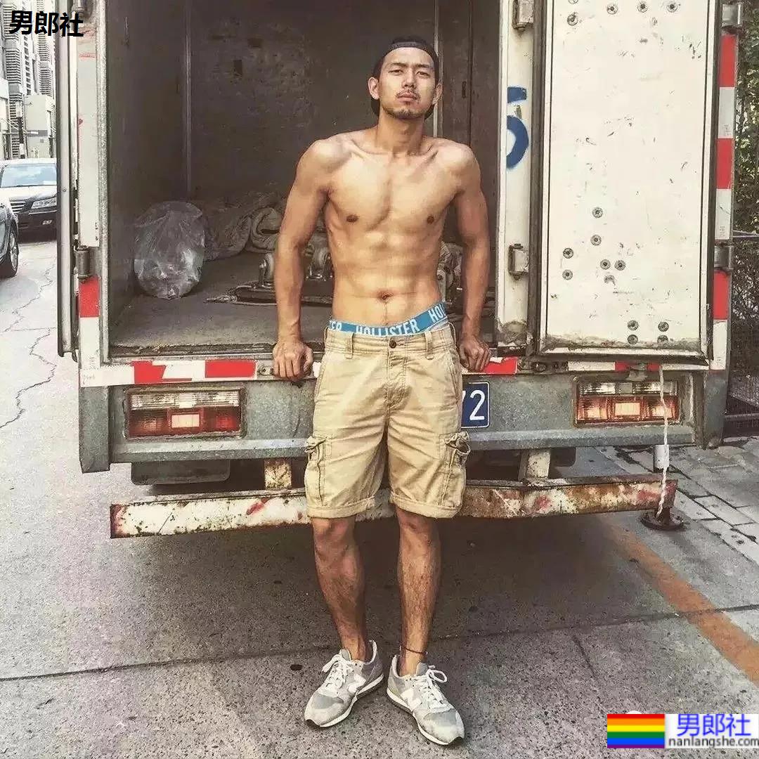 李现穿紧身潜水服秀肌肉视频火了！“现男友”最全腹肌照一览，可收藏！ - 51虹马