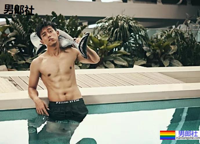 李现穿紧身潜水服秀肌肉视频火了！“现男友”最全腹肌照一览，可收藏！ - 51虹马