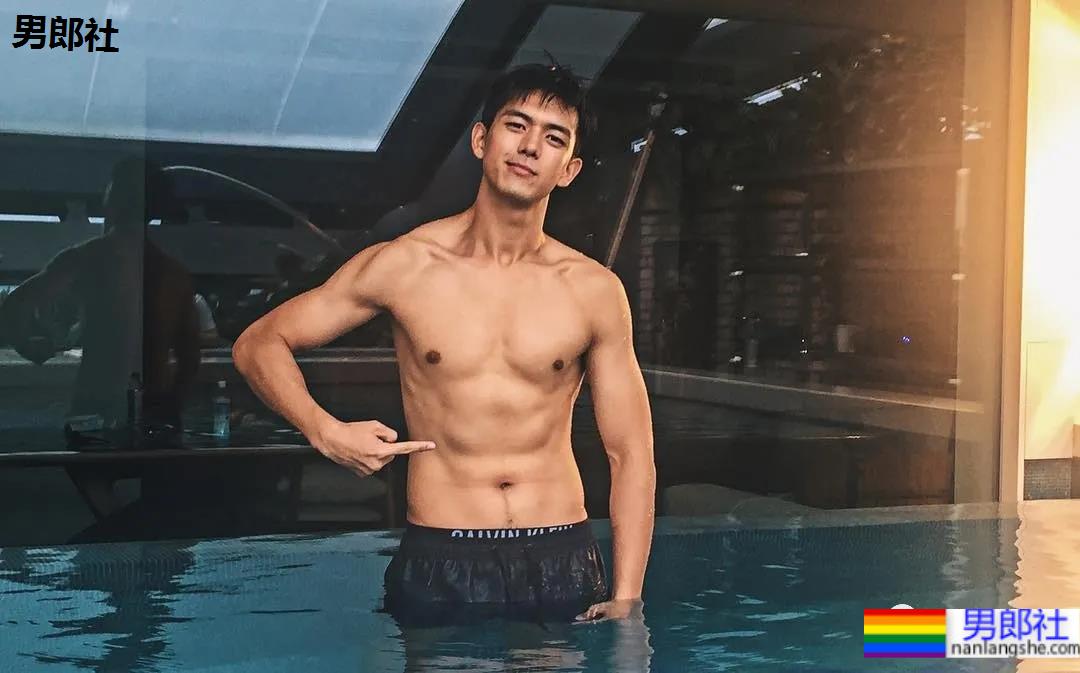 李现穿紧身潜水服秀肌肉视频火了！“现男友”最全腹肌照一览，可收藏！ - 51虹马