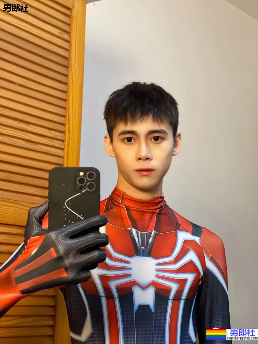 奶狗版蜘蛛侠，高颜值白净小哥哥也太可了! - 51虹马