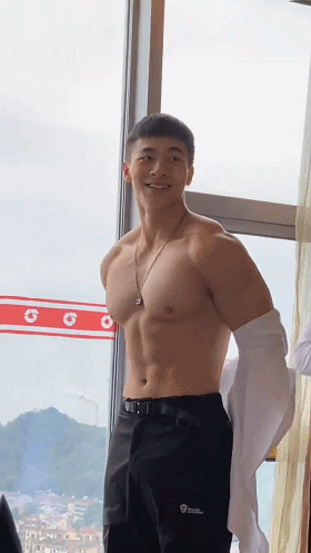 火遍全网的肌肉伴郎最新写真曝光，寸头腱子肉身材还是那个味儿-51虹马