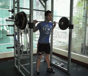 健身小哥因大腿肌肉太好看被公然揩油，这…… - 51虹马