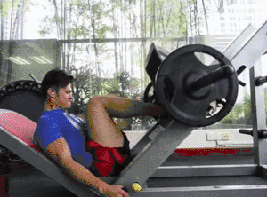 健身小哥因大腿肌肉太好看被公然揩油，这…… - 51虹马