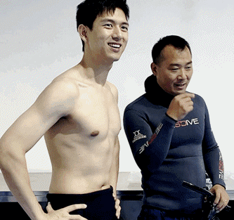 李现穿紧身潜水服秀肌肉视频火了！“现男友”最全腹肌照一览，可收藏！ - 51虹马