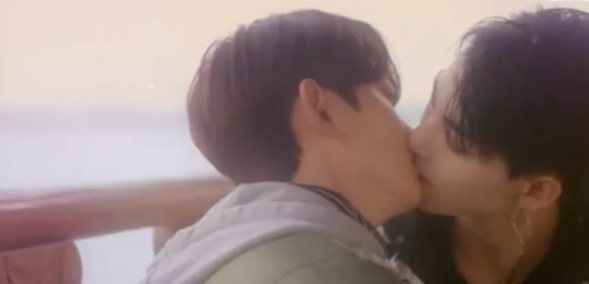 同班男生竟是女装大佬！我弯了。。。-51虹马