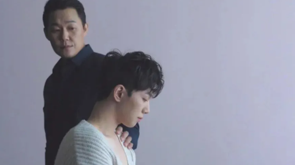 看了昨天那位艳福不浅的40岁大叔Gay，谁还担心自己变老？ - 51虹马