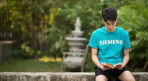 真实故事：我发现父亲的同性恋人，竟然是我的......-51虹马