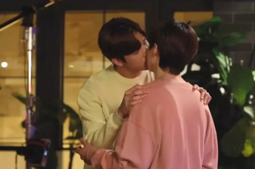 伪骨科好甜蜜！军中故事。。。-51虹马