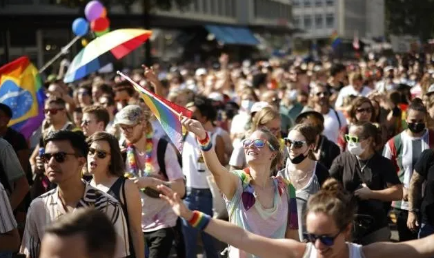 瑞士数万人上街要求同性婚姻合法化 - 51虹马