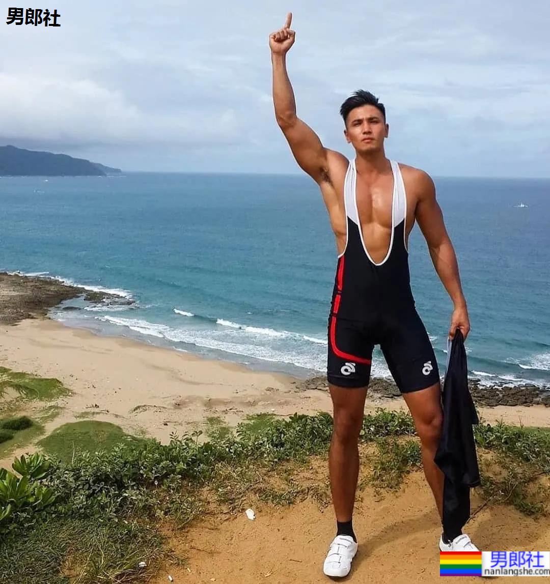 为什么网红肌肉男都爱穿紧身衣？！ - 51虹马