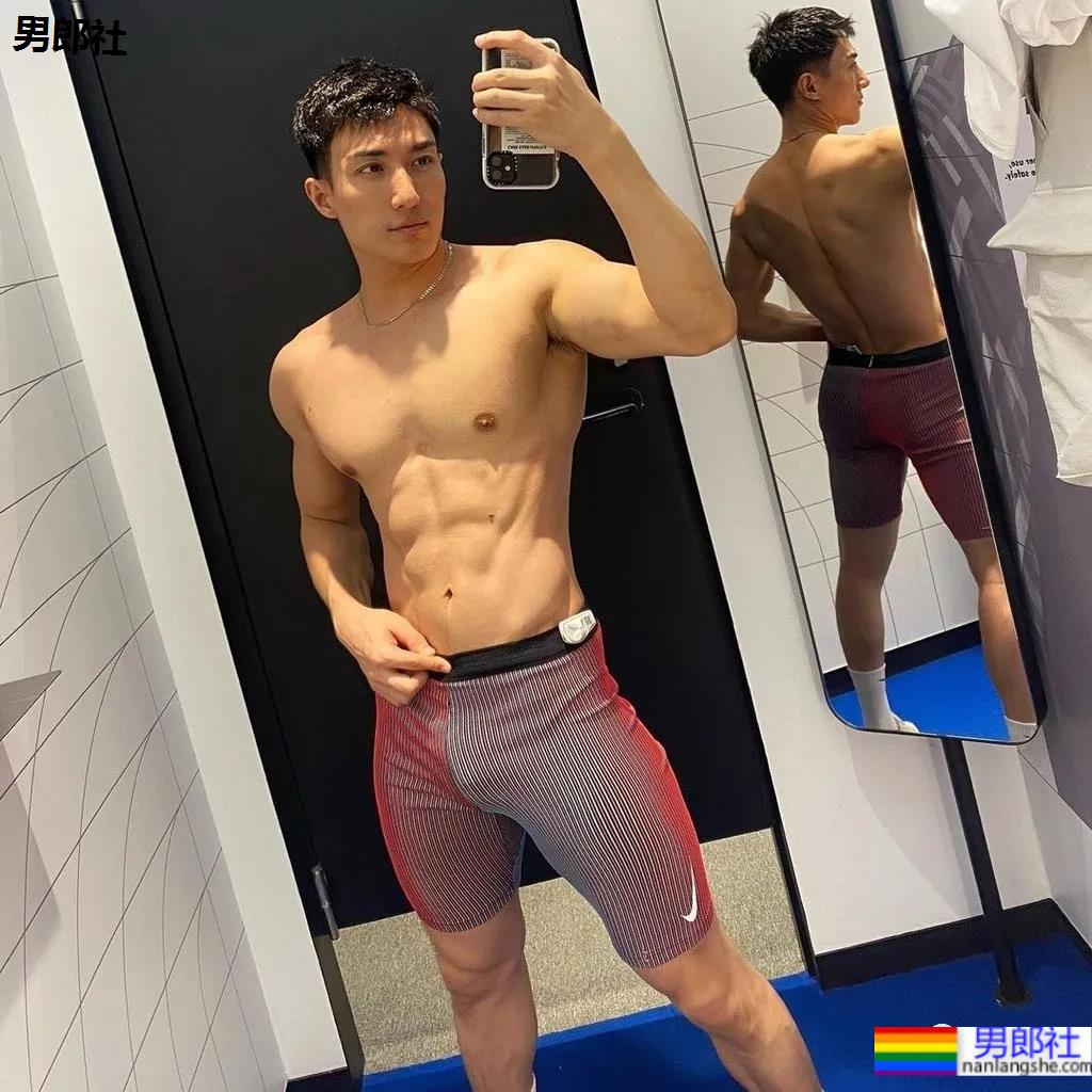 为什么网红肌肉男都爱穿紧身衣？！ - 51虹马