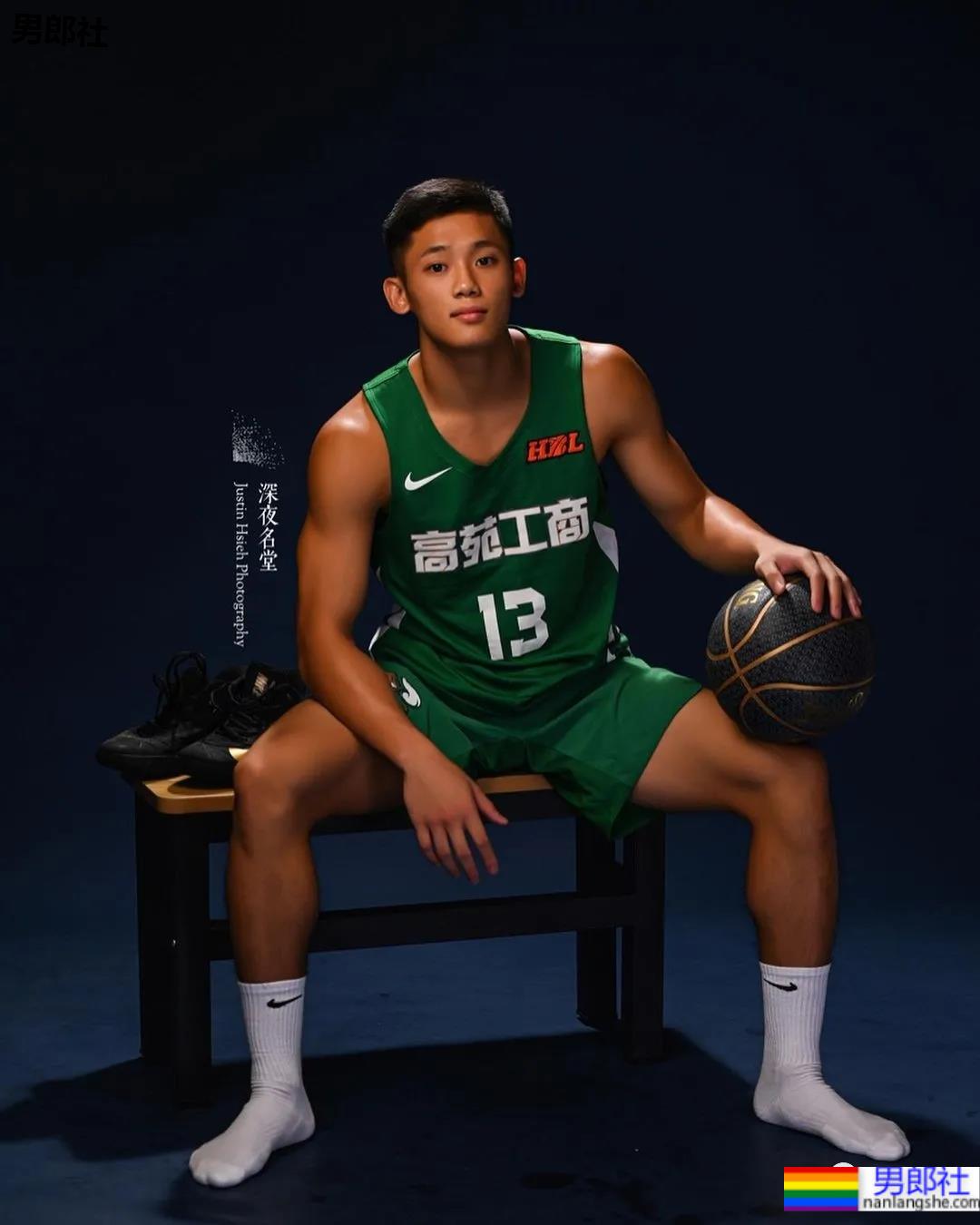 为什么网红肌肉男都爱穿紧身衣？！ - 51虹马