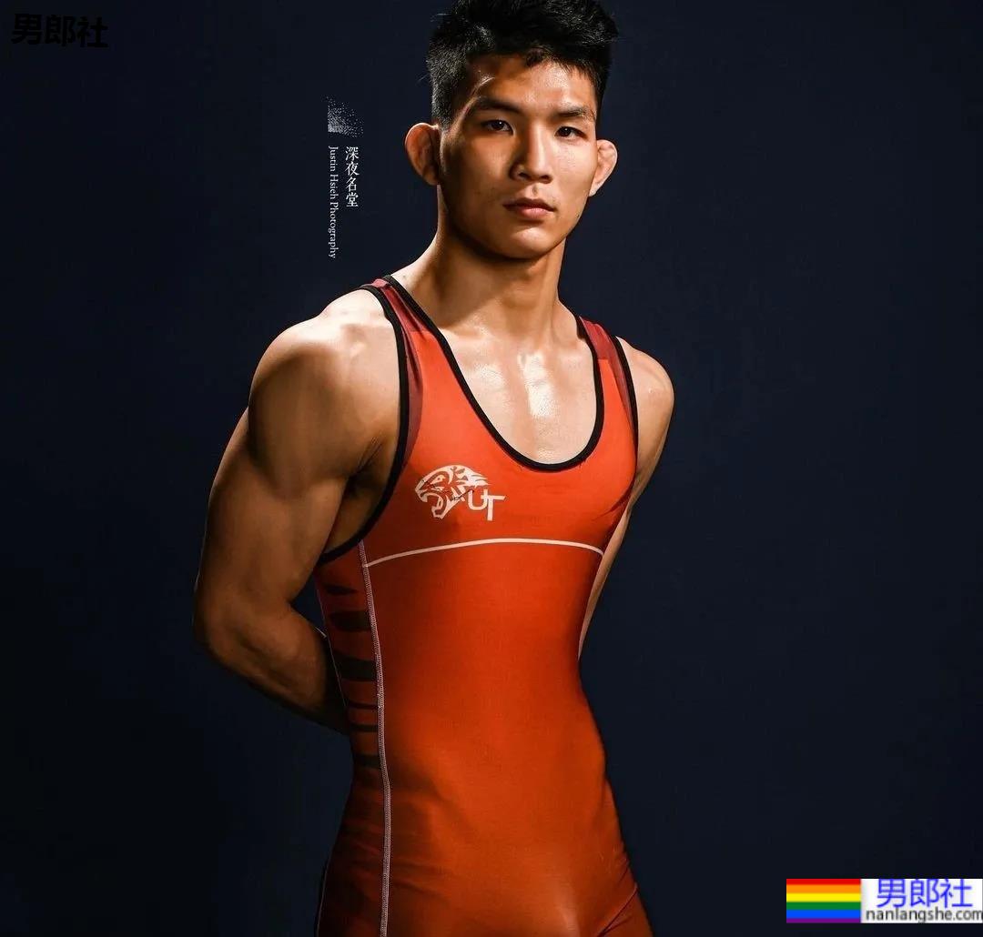 为什么网红肌肉男都爱穿紧身衣？！ - 51虹马