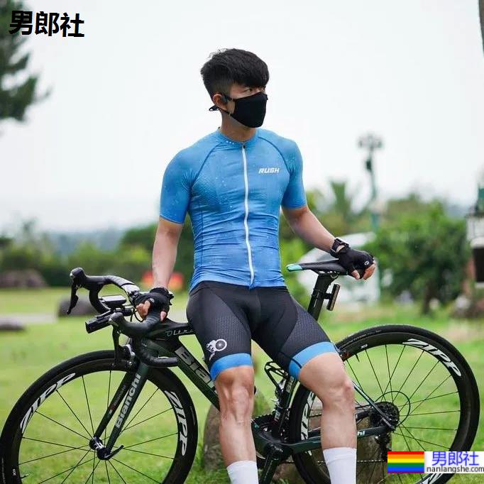 为什么网红肌肉男都爱穿紧身衣？！ - 51虹马