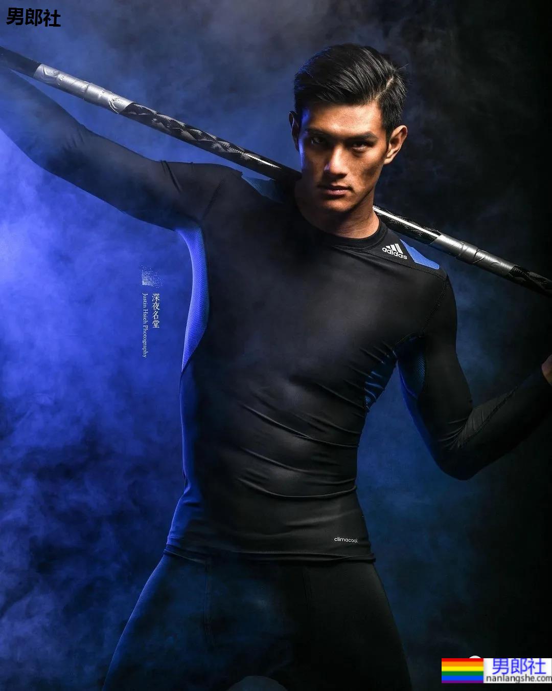 为什么网红肌肉男都爱穿紧身衣？！ - 51虹马