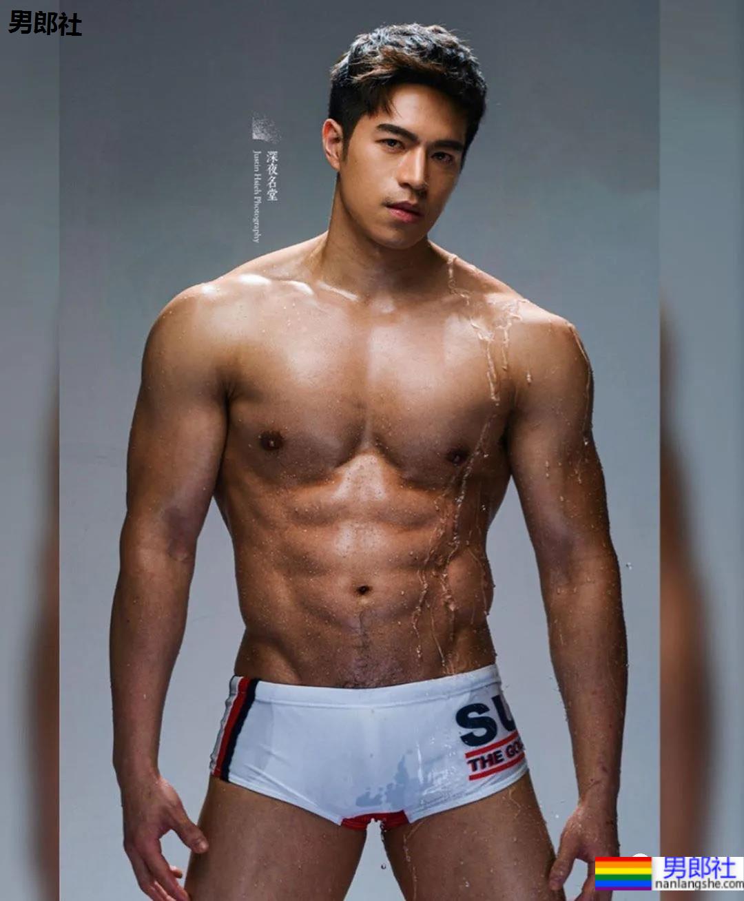 为什么网红肌肉男都爱穿紧身衣？！ - 51虹马