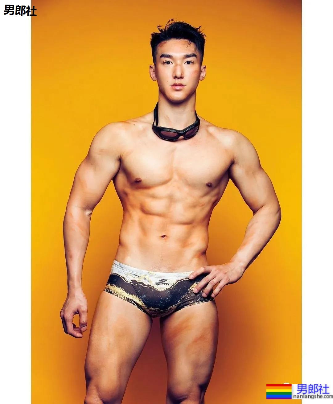 为什么网红肌肉男都爱穿紧身衣？！ - 51虹马