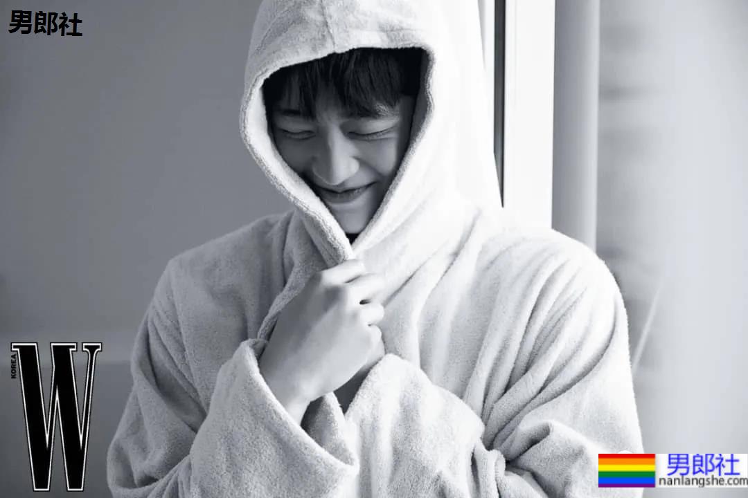 02年204CM篮球体育生小鲜肉，颜正条顺大长腿弟弟也太可了吧！ - 51虹马