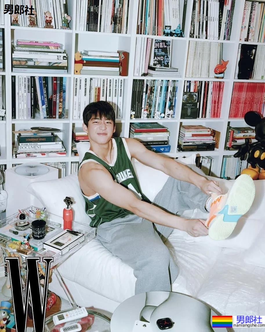 02年204CM篮球体育生小鲜肉，颜正条顺大长腿弟弟也太可了吧！ - 51虹马