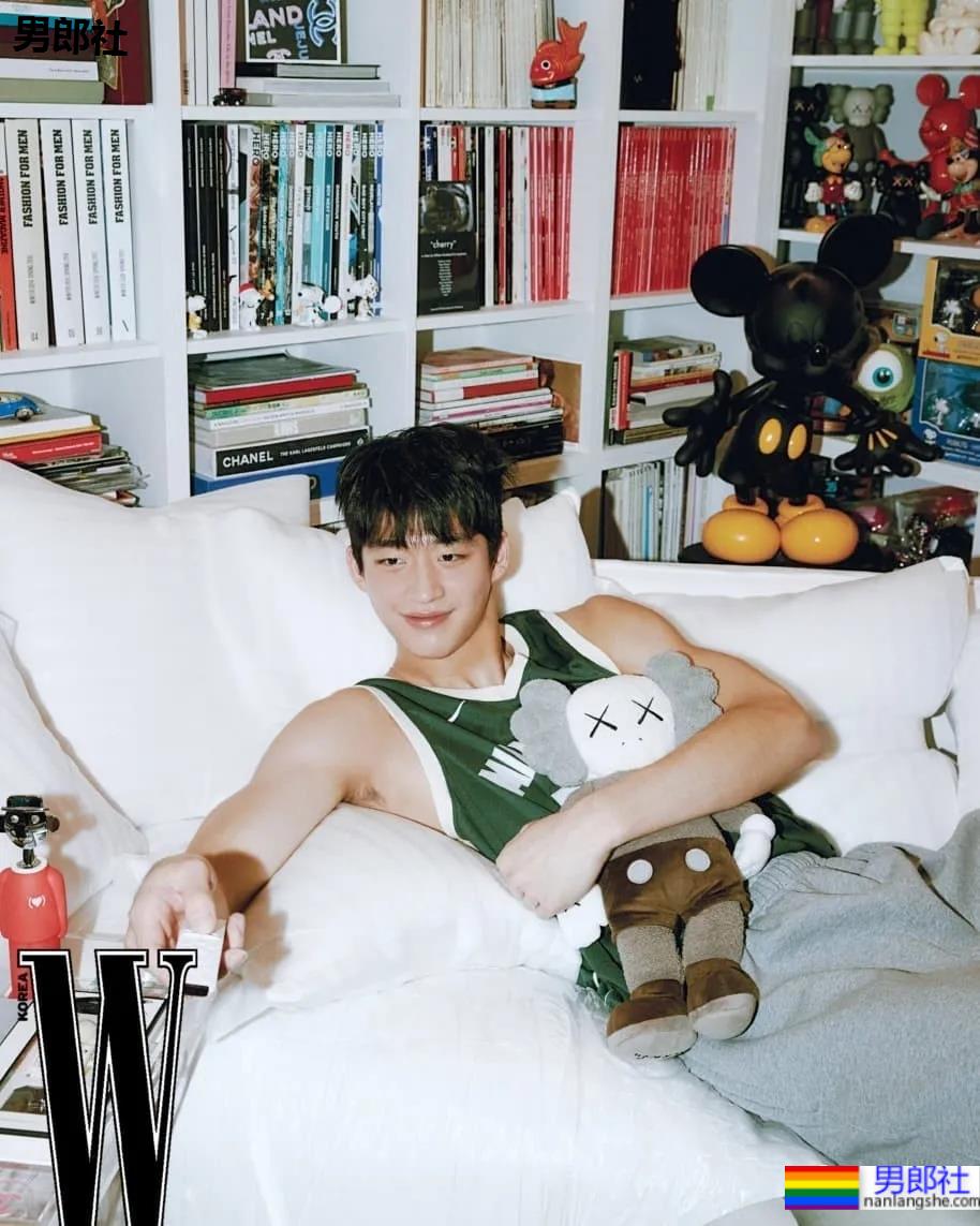 02年204CM篮球体育生小鲜肉，颜正条顺大长腿弟弟也太可了吧！ - 51虹马